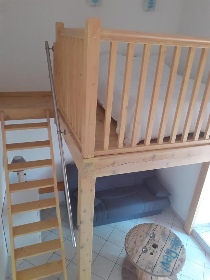Appartement Rez De Chaussee Avec Terrasse Et Jardin Tence Bagian luar foto