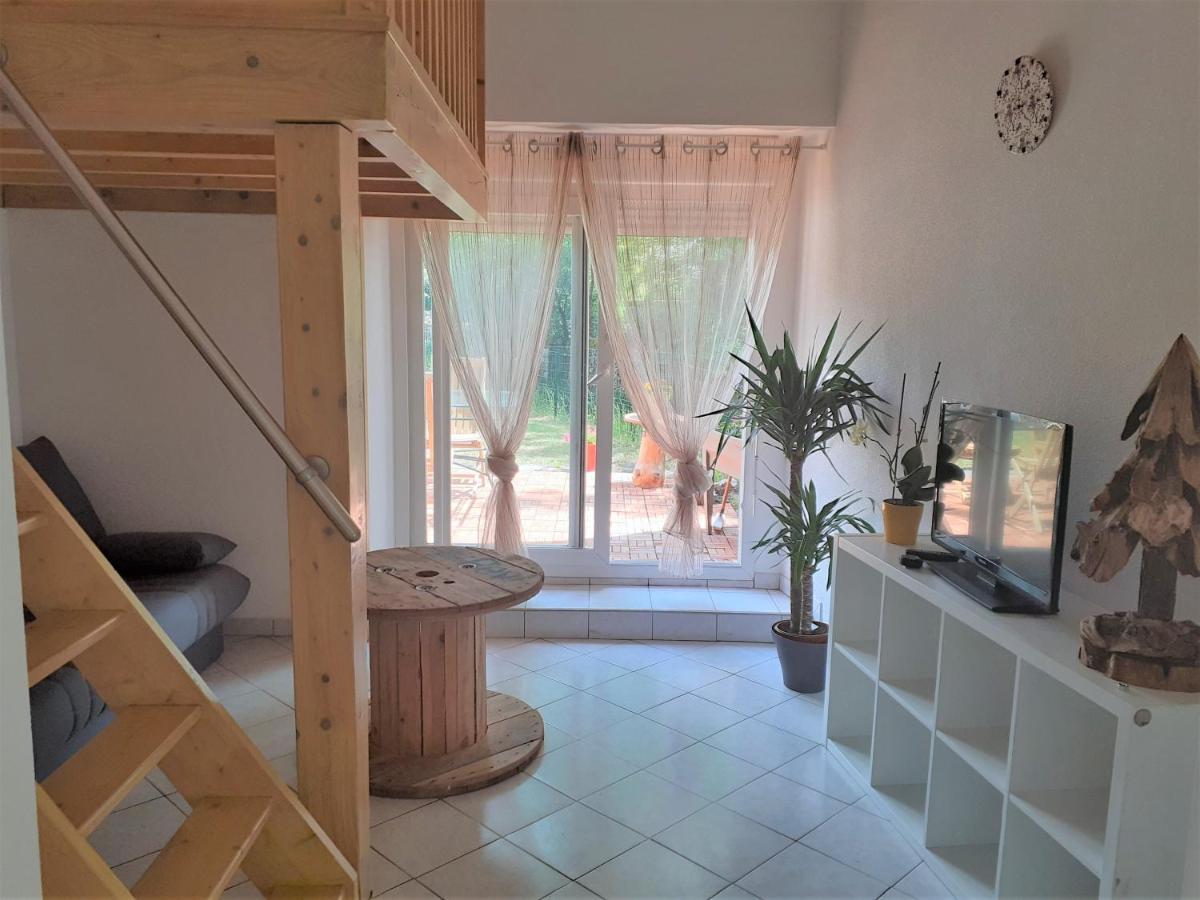 Appartement Rez De Chaussee Avec Terrasse Et Jardin Tence Bagian luar foto