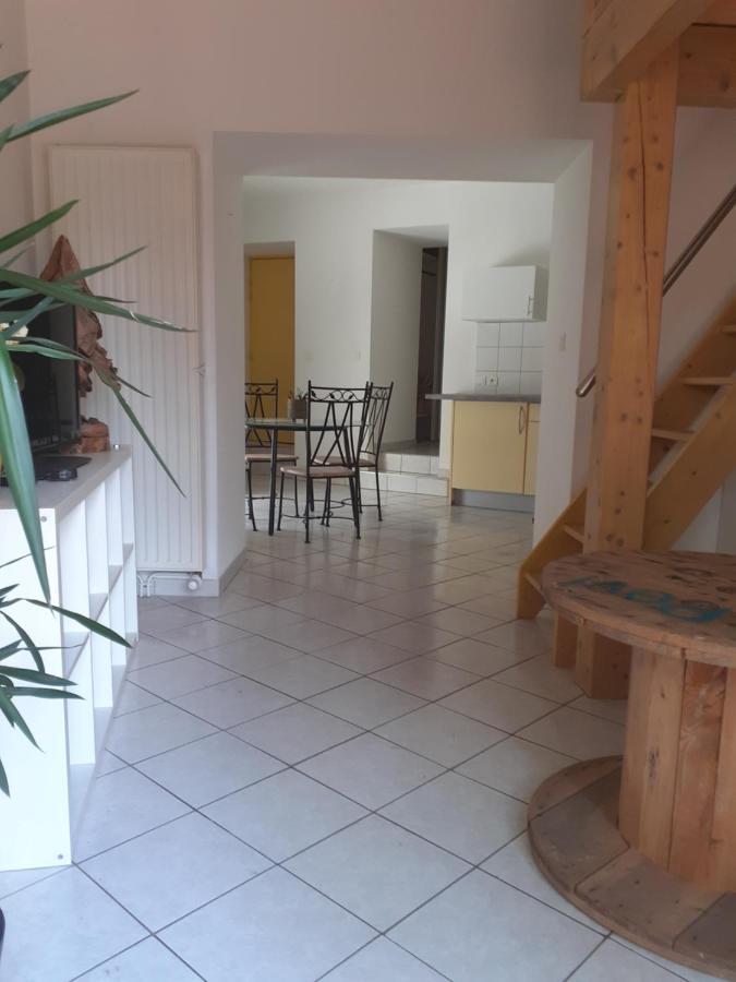 Appartement Rez De Chaussee Avec Terrasse Et Jardin Tence Bagian luar foto