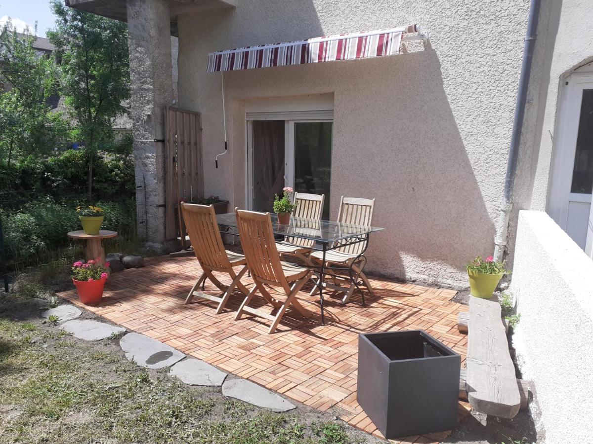 Appartement Rez De Chaussee Avec Terrasse Et Jardin Tence Bagian luar foto