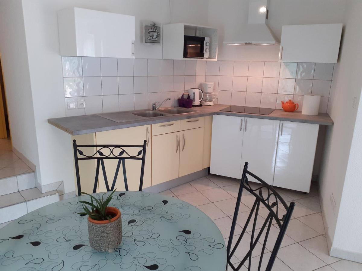 Appartement Rez De Chaussee Avec Terrasse Et Jardin Tence Bagian luar foto