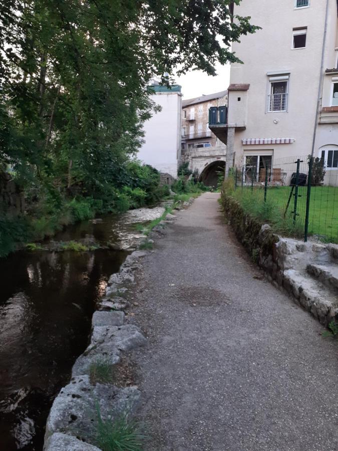 Appartement Rez De Chaussee Avec Terrasse Et Jardin Tence Bagian luar foto