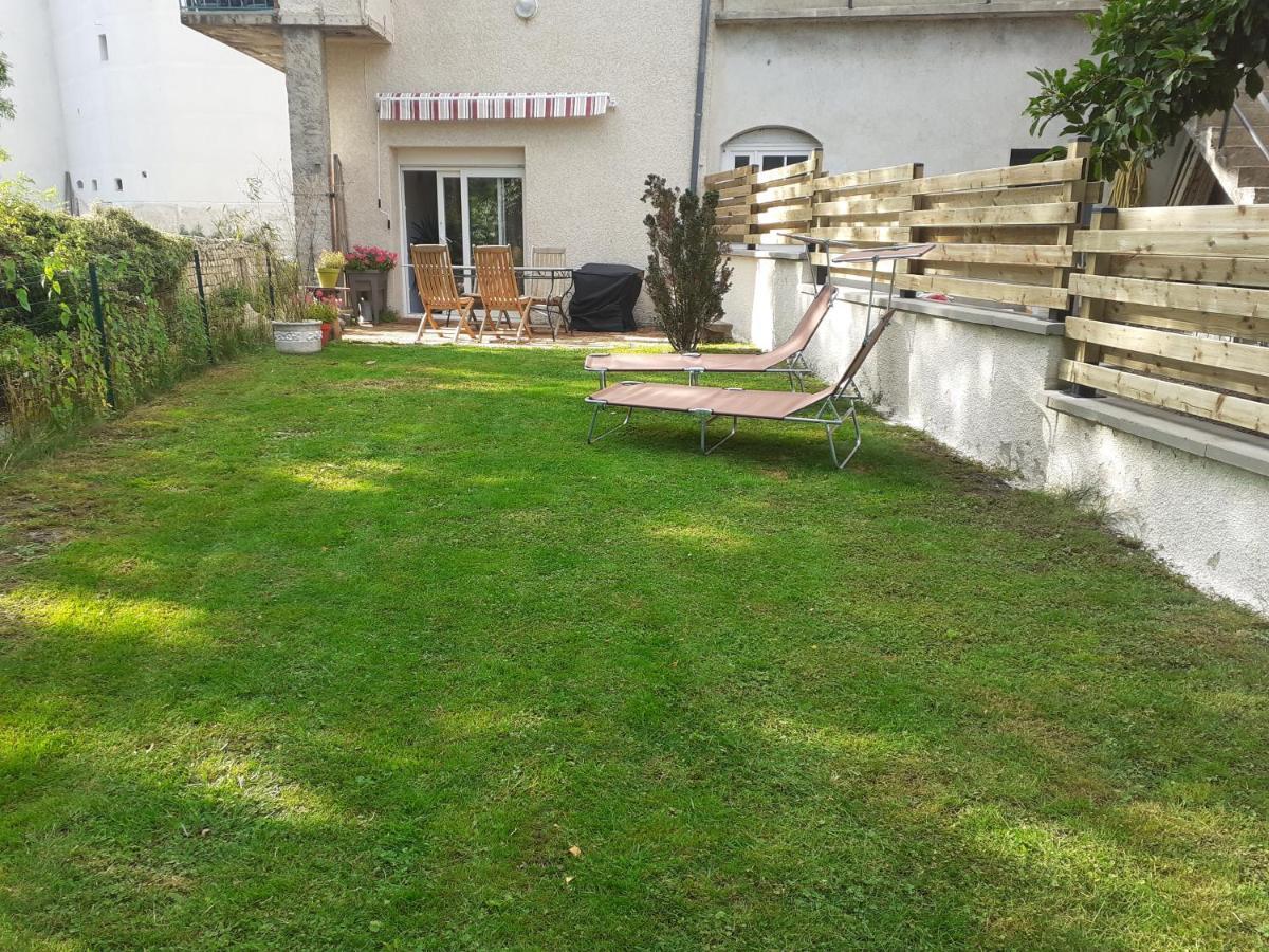Appartement Rez De Chaussee Avec Terrasse Et Jardin Tence Bagian luar foto